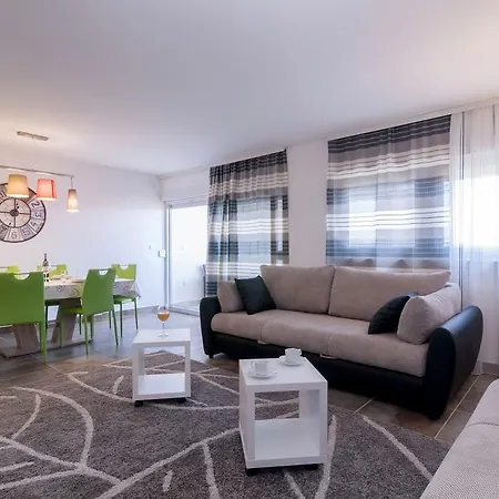 White Residence Accommodation Sukosan