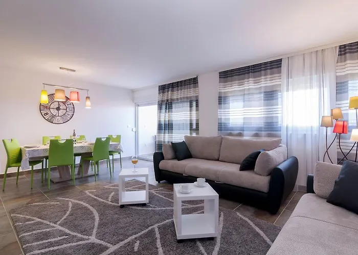 White Residence Accommodation Sukosan