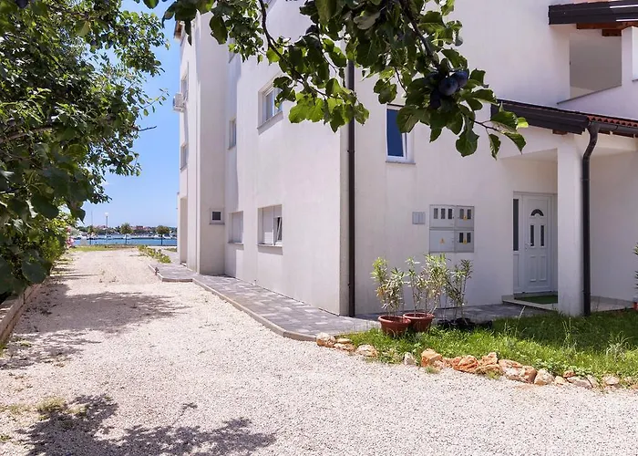 White Residence Accommodation Sukosan